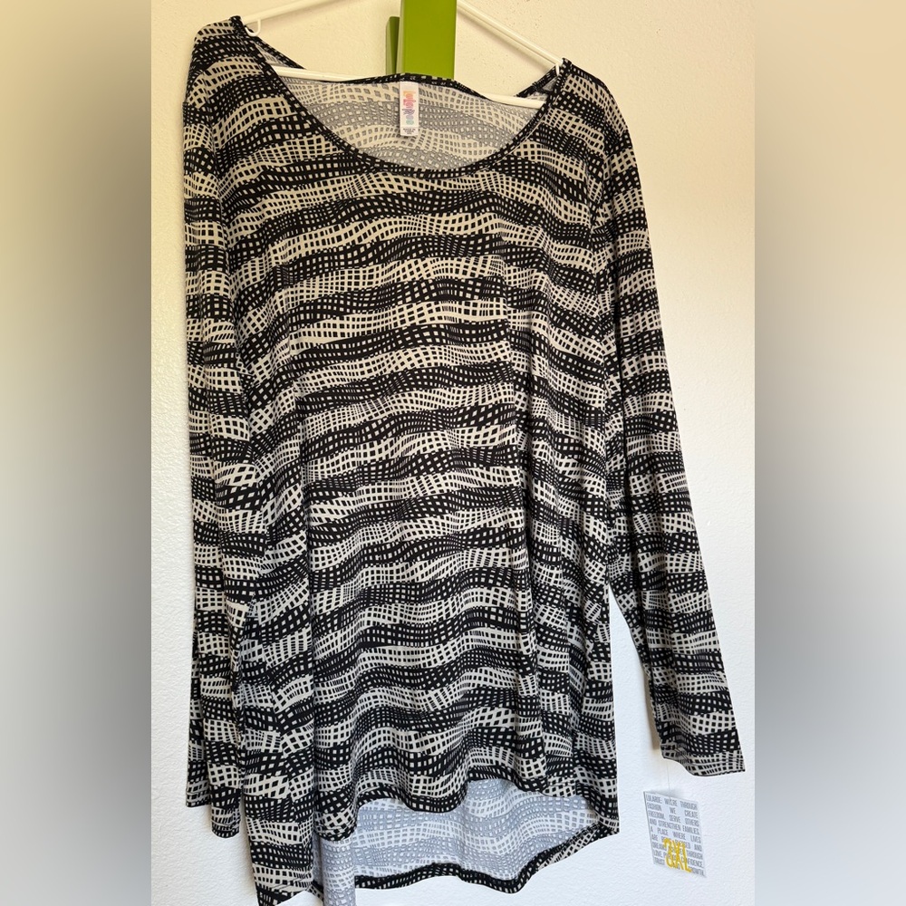 NWT long sleeve knit top black and gray